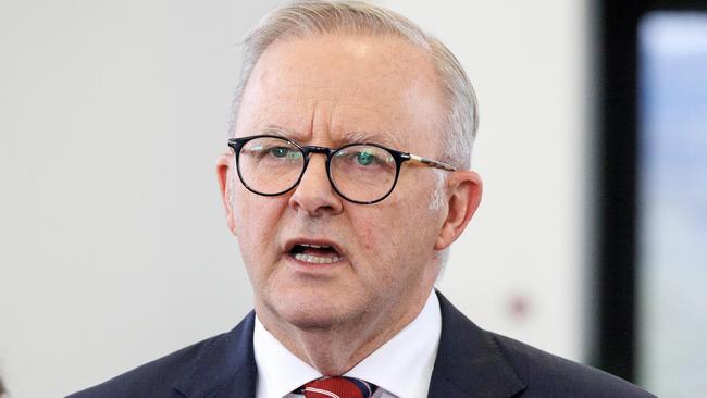 MELBOURNE, AUSTRALIA - NewsWire Photos - January 30, 2025:  Australian Prime Minister Anthony Albanese and Victorian Premier Jacinta Allan visit Boronia Heights Primary and hold a press conference.Picture: NewsWire / David Geraghty