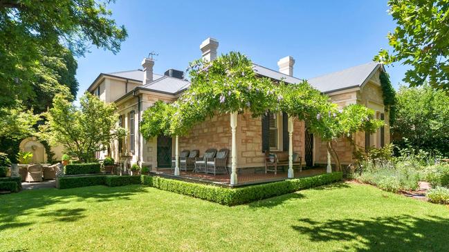 The Winchester Street offering is being marketed as being ‘on one of the quietest of St Peters’ exclusive plane tree lined streets’.