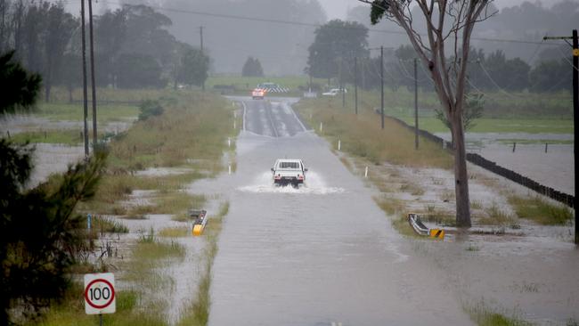 Rising waters in Kempsey, which was ordered to evacuate last night. Picture: Nathan Edwards