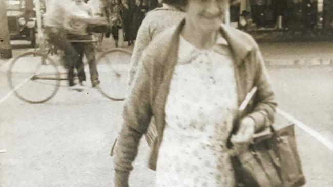 Elsie Johnson does some shopping in the Bundaberg CBD. Behind her is the Carter&#39;s store on the corner of Targo and Bourbong Sts. Picture: Maureen Kimber