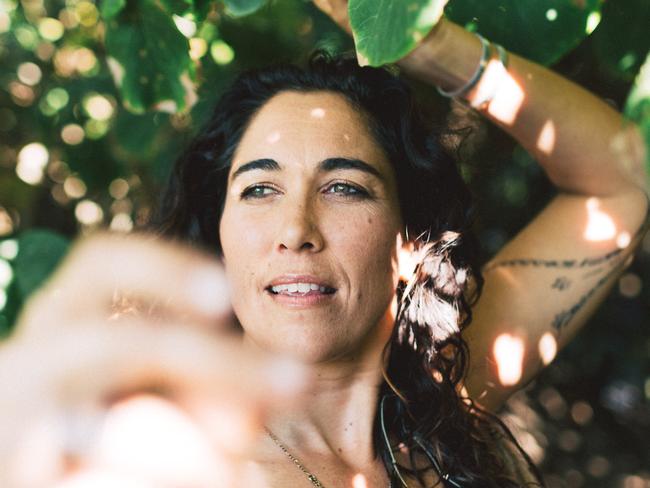 Irish singer songwriter - Áine Tyrrell, hitting Adelaide on her National tour supporting the recent release of her second album ‘Return To The Sea’ Aldinga at the Cooee Arthouse on Friday April 5th / Trinity Sessions Sunday April 7th.  Photographed in Byron Bay, by Dara Munnis. @daramunnis