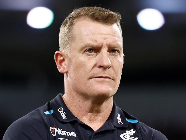 BRISBANE, AUSTRALIA - SEPTEMBER 07: Michael Voss, Senior Coach of the Blues looks on during the 2024 AFL First Elimination Final match between the Brisbane Lions and the Carlton Blues at The Gabba on September 07, 2024 in Brisbane, Australia. (Photo by Michael Willson/AFL Photos via Getty Images)