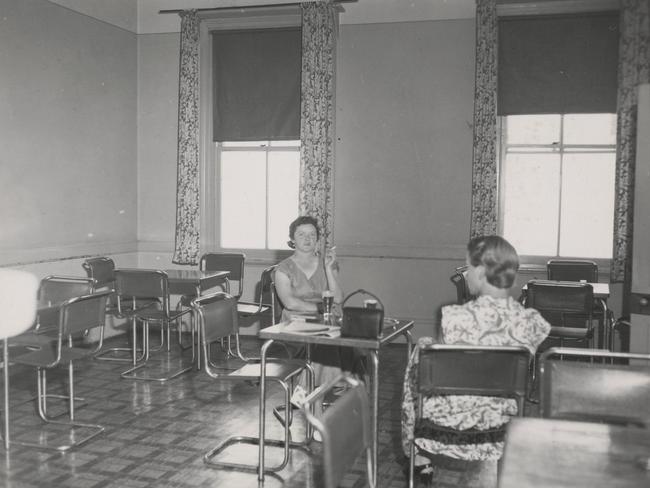 1954: The ladies’ lounge at the Tallangatta Hotel was a much more genteel affair. Picture: State Library of Victoria