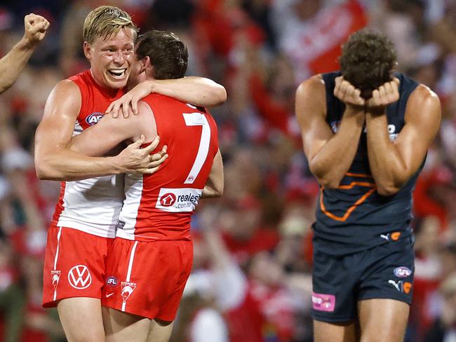 Sydney's Isaac Heeney, James Rowbottom and Harry Cunningham celebrate on the siren as Giants Harry Perryman shows his despair during the AFL Qualifying Final between the Sydney Swans and GWS Giants at the SCG on September 7, 2024. Photo by Phil Hillyard(Image Supplied for Editorial Use only - **NO ON SALES** - Â©Phil Hillyard )