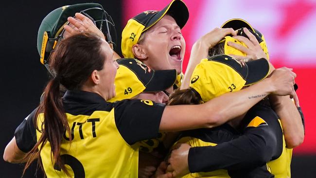 Schutt with her Australian teammates after defeating India in the World T20 final.