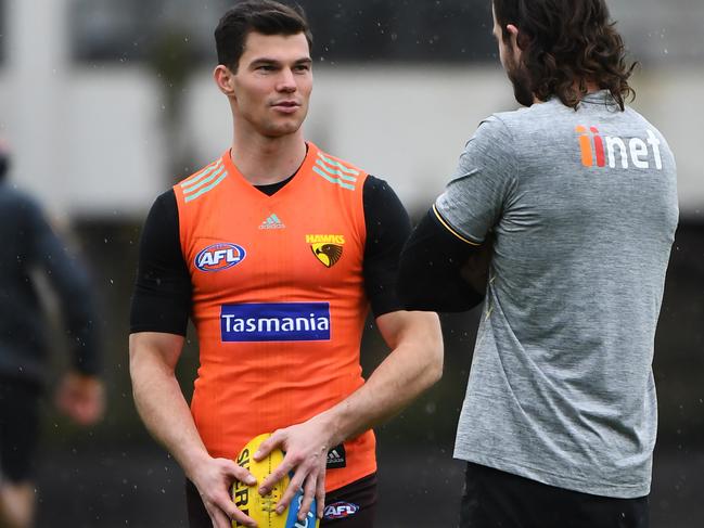 Jaeger O'Meara (left) is seen during the Hawthorn Football Club's training session at the Ricoh Centre, Waverly Park Oval in Melbourne, Friday, August 31, 2018. The Hawks will take on Richmond in the first qualifying final on Thursday, September 6 at the MCG . (AAP Image/James Ross) NO ARCHIVING