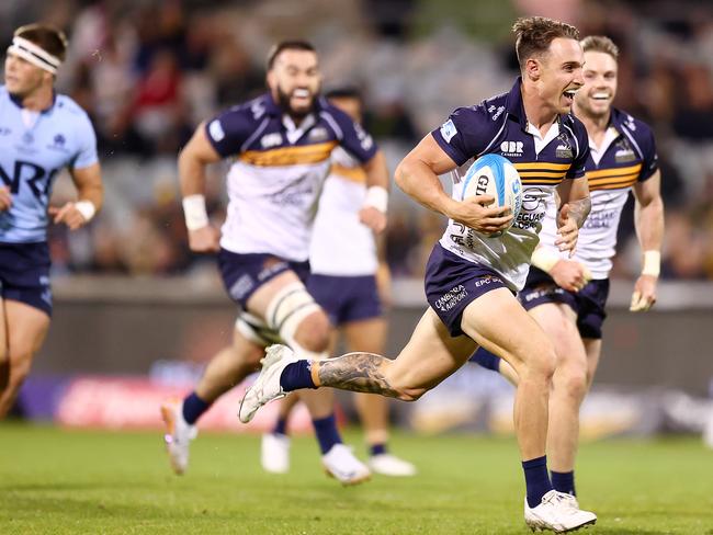 Corey Toole on his way to one of his two tries against the Waratahs. Picture: Mark Nolan/Getty Images