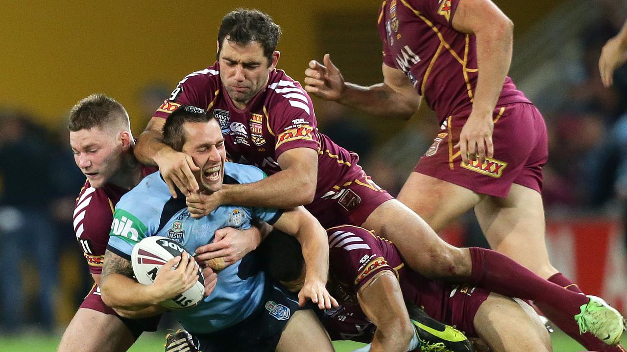 Mitchell Pearce is tackled by Cameron Smith