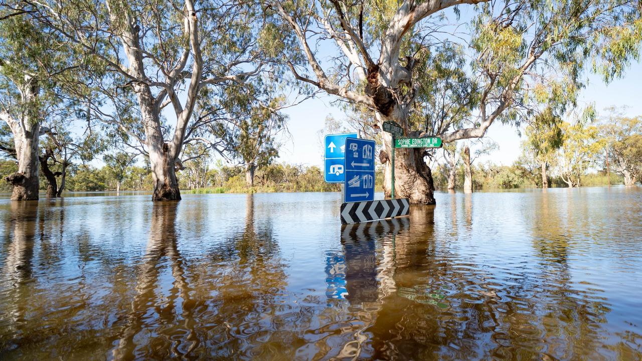 Floodwaters in Loxton. Picture: Murray River Pix