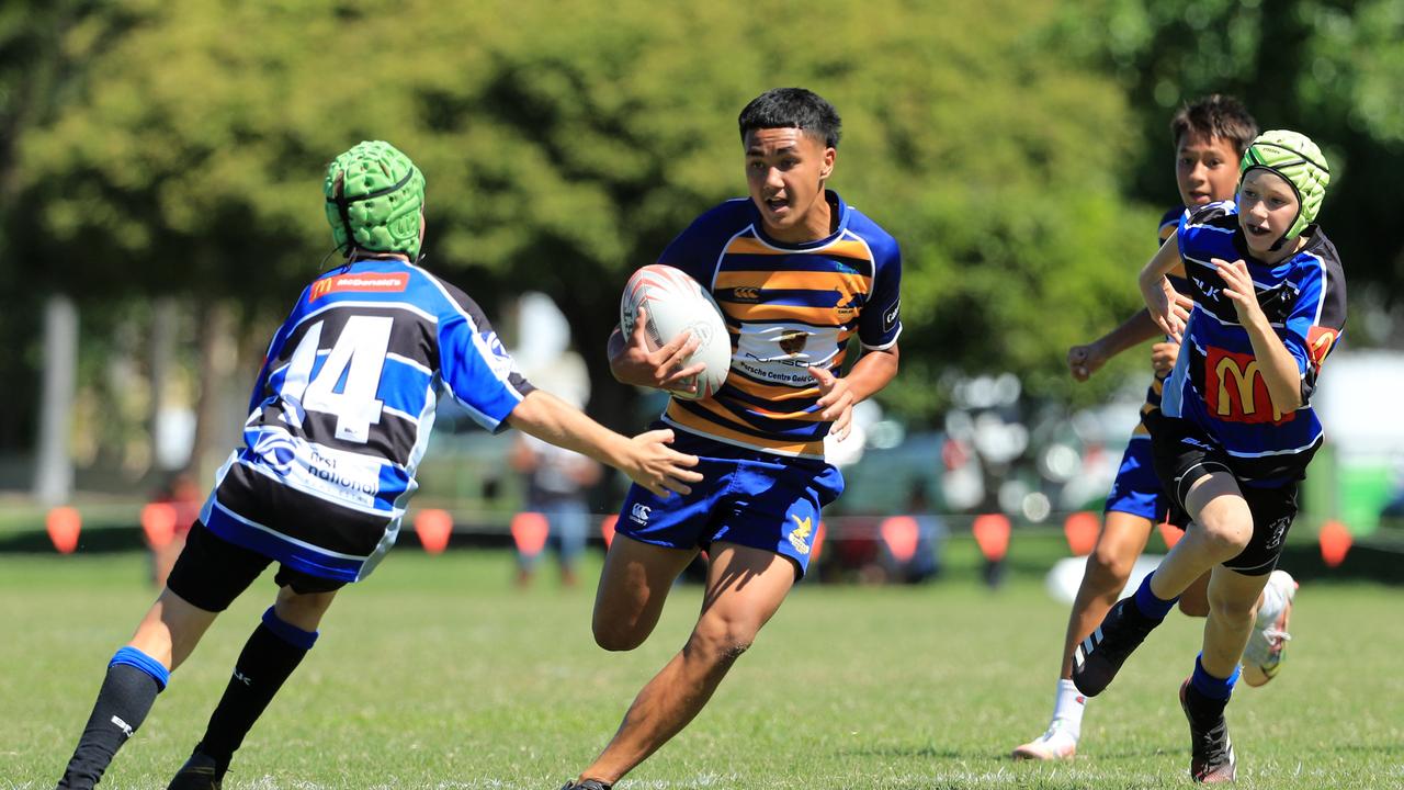 Tawa-Dean Simpkins (middle) earlier in his career playing rugby union.