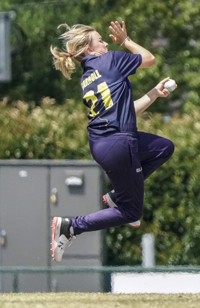 Erin Carroll bowling for Ringwood. Picture: Valeriu Campan