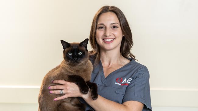 Dr Jacqui Von Hoff and her cat Tonki.