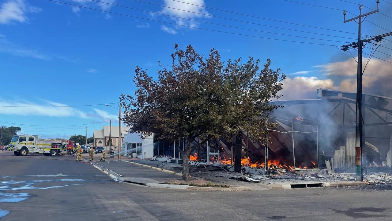 Mitre 10 Fire in Tumby Bay Picture: SA Country Fire Service