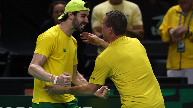 Jordan Thompson and Lleyton Hewitt. Photo by Thomas COEX / AFP.