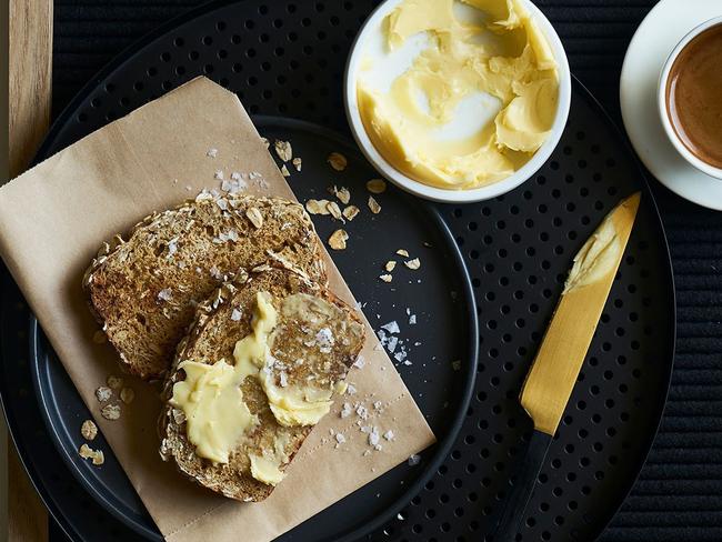 Treacle and oat soda bread.