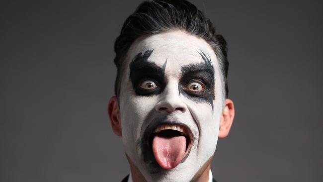 Kiss anyone? Williams gets into his daughter’s paint box for a Let Me Entertain You photo shoot. Picture: Chugg Entertainment