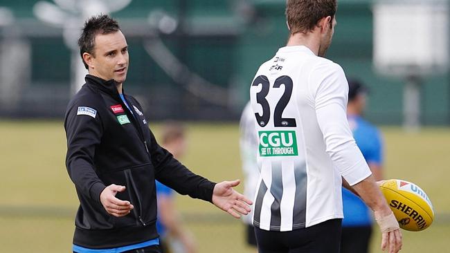 Ben Dixon helps out former Collingwood star Travis Cloke. Picture: Michael Klein