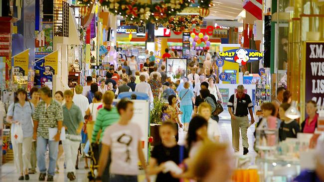 Christmas shoppers at crowded Westfield Chermside in 2004.