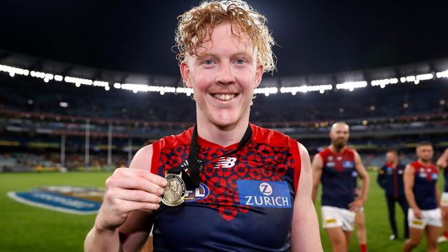 Oliver after winning the Frank Checker Hughes Medal. Picture: Dylan Burns/AFL Photos via Getty Images