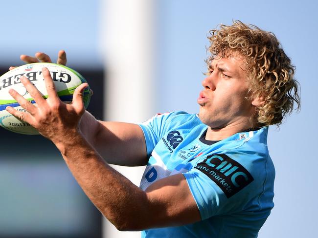 Waratahs' flanker Ned Hanigan catches the ball in a line out during the Super Rugby round 2 match between the Sunwolves and Waratahs at Prince Chichibu Memorial Stadium in Tokyo on February 23, 2019. (Photo by Martin BUREAU / AFP)