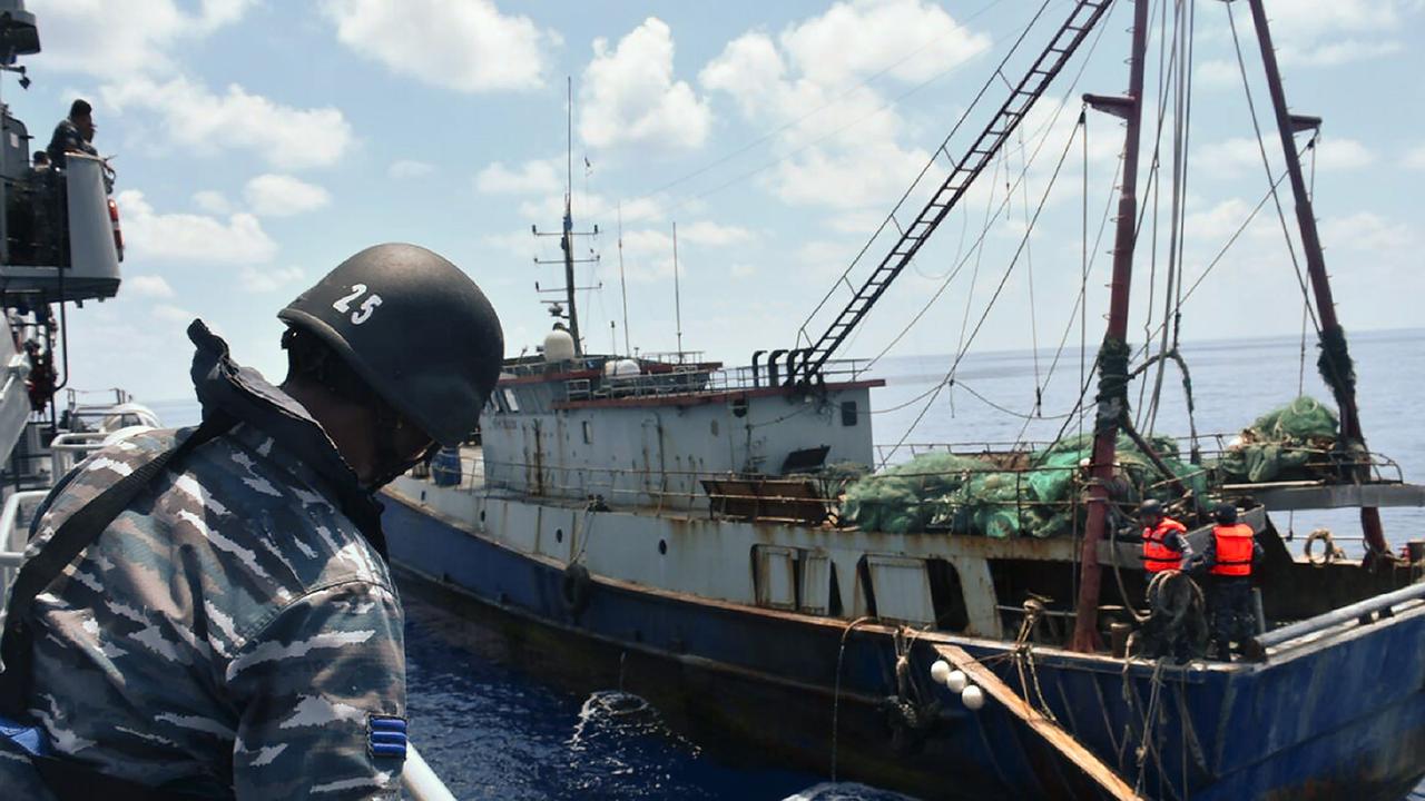 Indonesian War Ship KRI Imam Bonjol-363 (L) arresting a Chinese fishing boat (R) in Natuna water on June 21, 2016. Picture: AFP PHOTO / INDONESIAN NAVY.