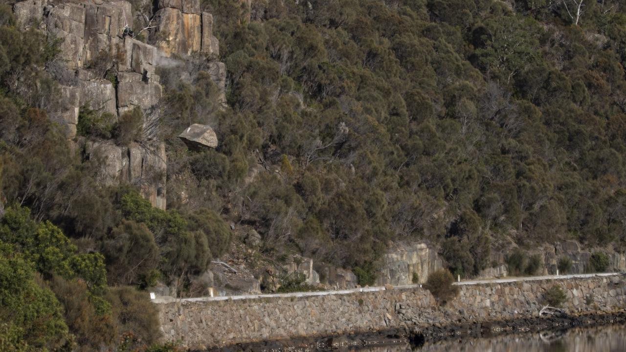 Rock removal along the Tasman Highway at Paradise Gorge. Photo: Luke Bowden/ABC