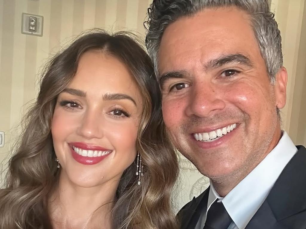 Jessica Alba and Cash Warren have filed for divorce.