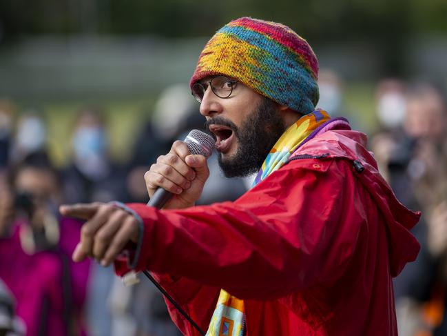 Greens Councillor Jonathan Sri addresses protesters on June 28 who gathered to support asylum seekers detained at the Kangaroo Point Central Hotel in Brisbane. Photo: AAP Image/Glenn Hunt)