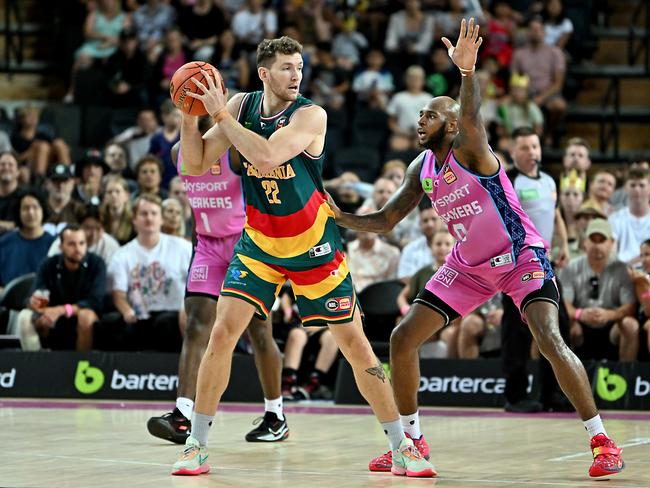 Will Magnay of the Jackjumpers controls the ball during game three of the NBL Semi Final series match between New Zealand Breakers and the Tasmania Jackjumpers at Spark Arena, on February 19, 2023, in Auckland, New Zealand. (Photo by Masanori Udagawa/Getty Images)