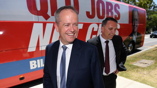 Federal Opposition Leader Bill Shorten and Labor's candidate for Forde Des Hardman (AAP Image/Dan Peled)