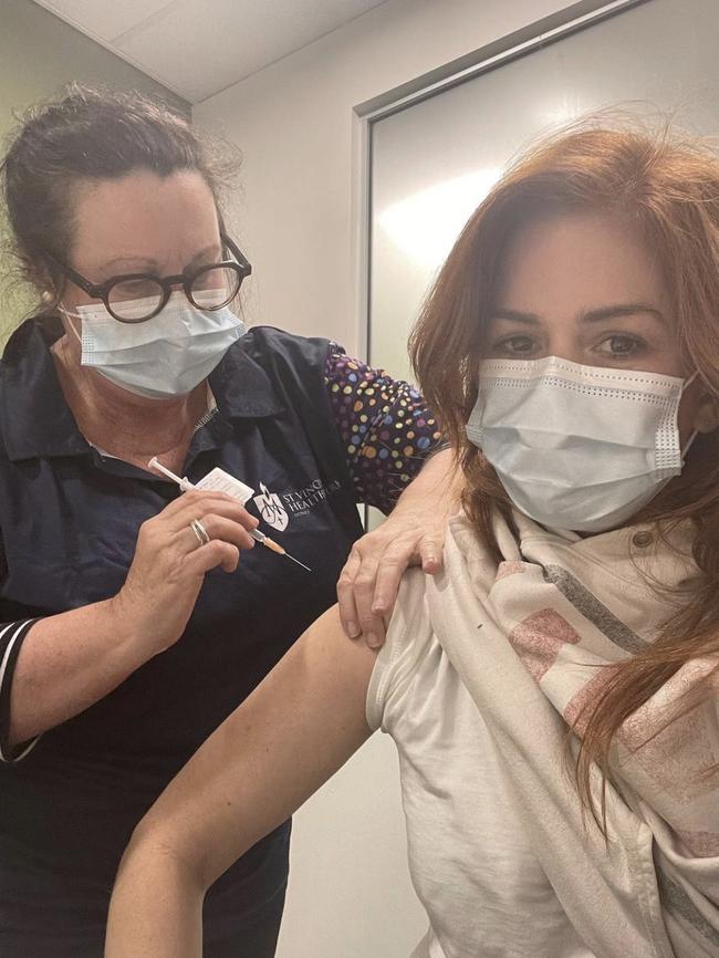 Isla Fisher gets the vaccine.