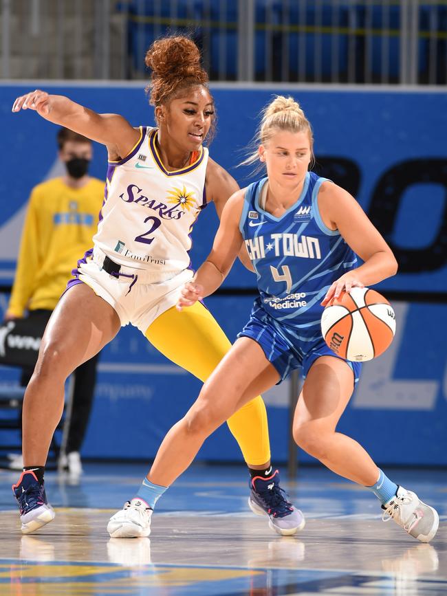 Heal dribbles the ball against the Los Angeles Sparks. (Photo by Randy Belice/NBAE via Getty Images)