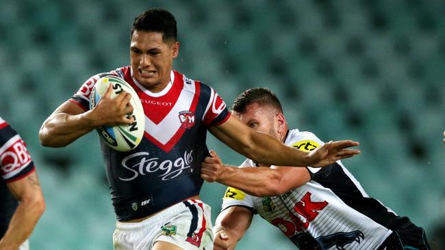 Sydney Roosters fullback Roger Tuivasa-Sheck first on scene after ...