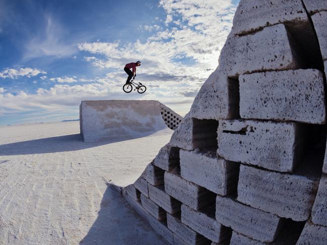 Flat horizon, hostile weather and high altitude challenged Dhers, who pushed his limits to perform his tricks in a short production time. Picture: Camilo Rozo/Red Bull