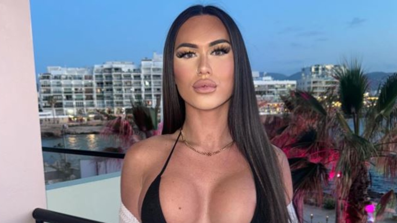 Porn star shags Schoolies ‘team’, gets evicted