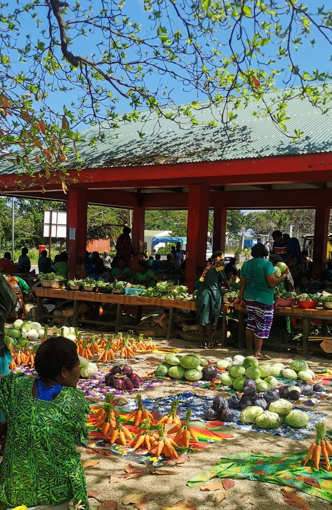 Lenekal markets sell local fruit and vegetables.