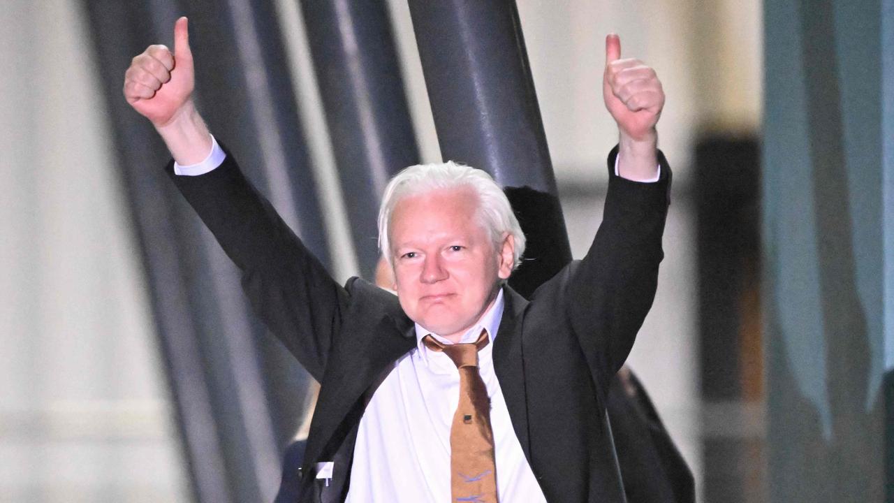 WikiLeaks founder Julian Assange gives thumbs up after arriving at Canberra Airport. Picture: WILLIAM WEST / AFP