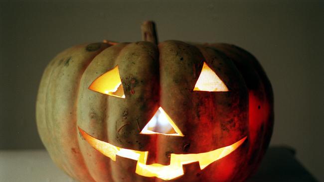 27/10/2000 PIRATE: 27/10/2000 PIRATE: Halloween jack o'lantern pumpkin face 26 Oct 2000.