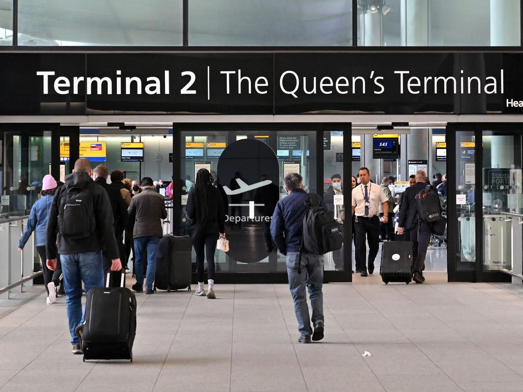 travel delays heathrow airport