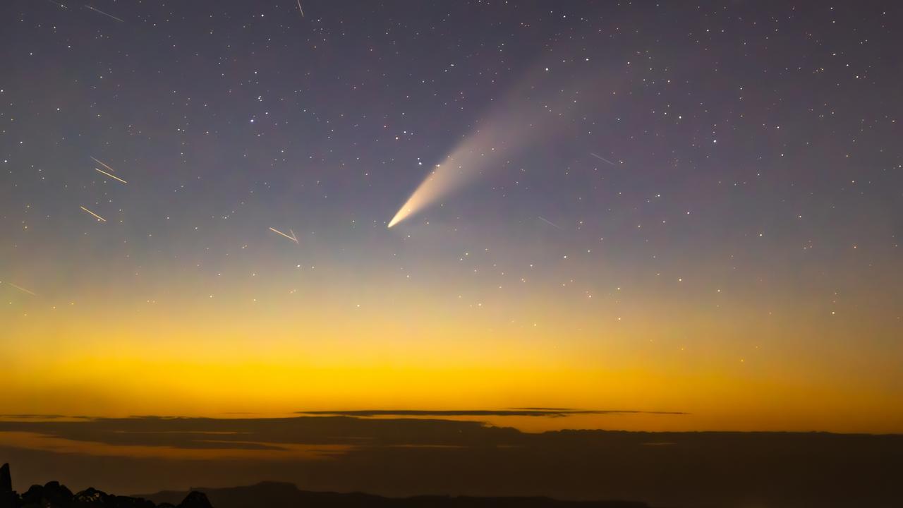 Disintegrating comet soars over Tassie in extremely rare sight