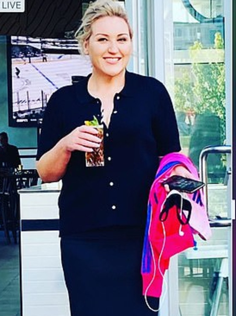 Ex Project Star Meshel Laurie Shows Glam New Look In Instagram Photo