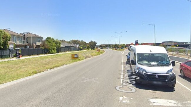 Major traffic delays building up after serious collision at Craigieburn Rd, Craigieburn