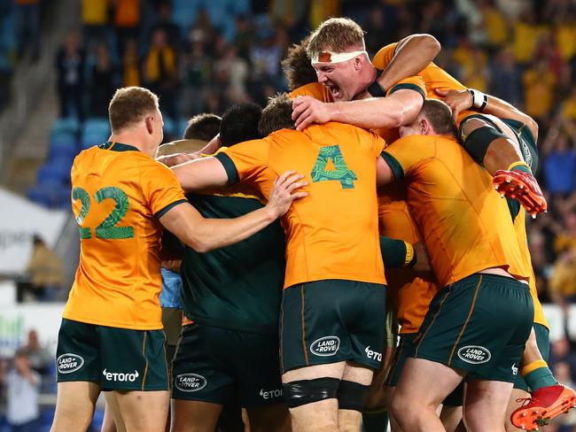 GOLD COAST, AUSTRALIA - SEPTEMBER 12: The Wallabies celebrate after Quade Cooper of the Wallabies kicked a winning penalty to win the Rugby Championship match between the South Africa Springboks and the Australian Wallabies at Cbus Super Stadium on September 12, 2021 in Gold Coast, Australia. (Photo by Chris Hyde/Getty Images)