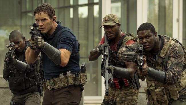 Chris Pratt, Edwin Hodge and Sam Richardson in The Tomorrow War