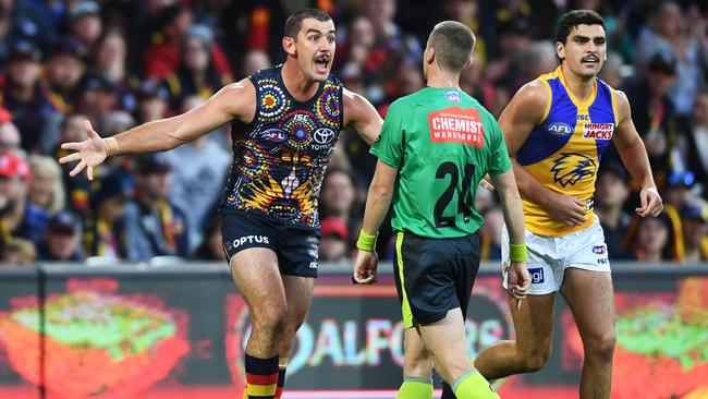 ADELAIDE, AUSTRALIA - MAY 25: Taylor Walker of the Adelaide Crows argues with the umpire during the round 10 AFL match between the Adelaide Crows and the West Coast Eagles at Adelaide Oval on May 25, 2019 in Adelaide, Australia. (Photo by Mark Brake/Getty Images)