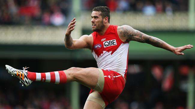 Sydney Swans' Lance Franklin kicks a goal during AFL match Sydney Swans v St. Kilda at the SCG. pic. Phil Hillyard.