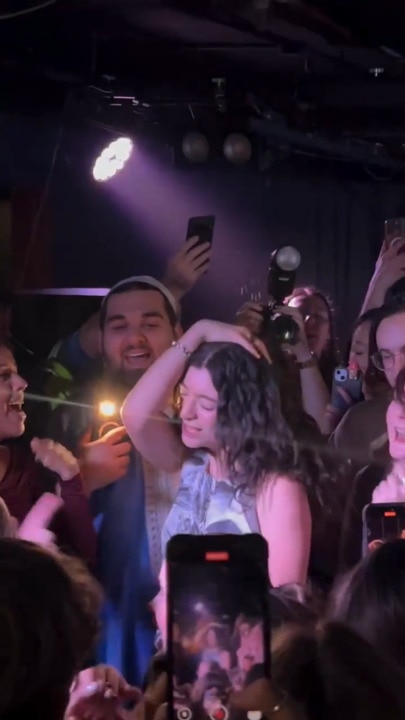 Lorde crashes a Lorde themed nightclub event in Sydney
