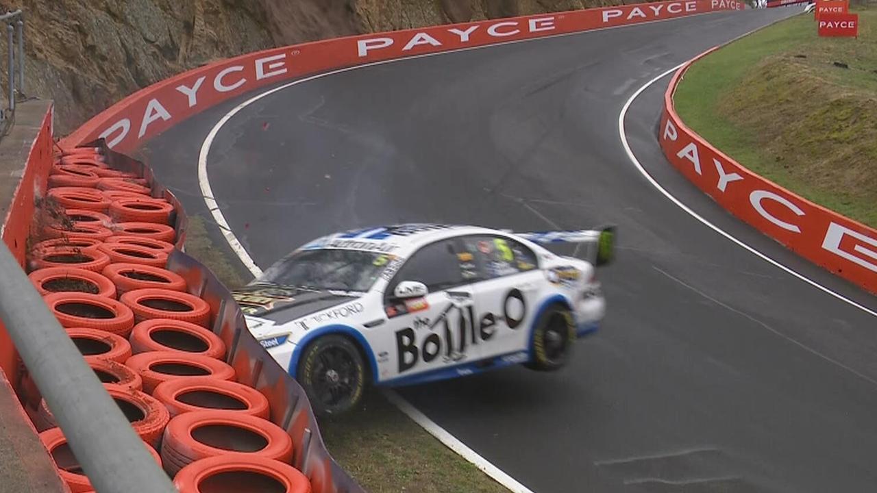 Dean Canto crashes during Practice 4 at the Bathurst 1000.