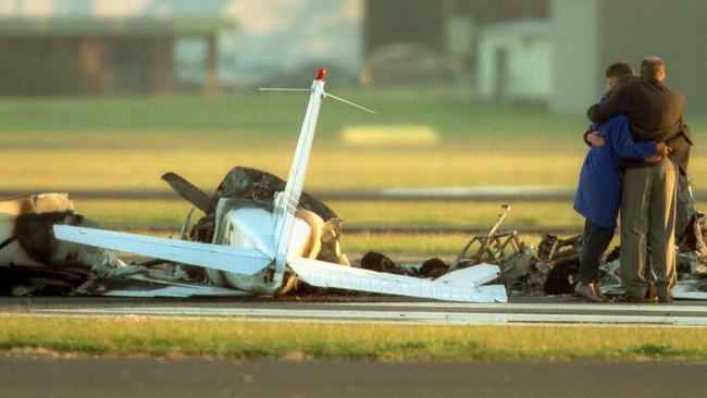 As the granddaughter of a World War II fighter pilot and daughter of a Qantas pilot, Holly Smith only ever wanted to fly but the 19 year-old cadet’s dreams were tragically cut short when her Cesna 172 plane collided with an identical plane over Moorabbin Airport on July 30, 2002. An instructor and another trainee pilot miraculously escaped the exploding wreckage. This photo at the crash site captured the raw grief of Holly’s death.