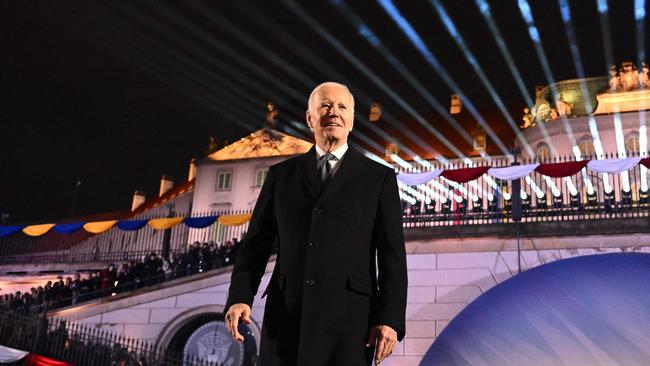 US President Joe Biden walks on stage upon arrival to deliver a speech at the Royal Warsaw Castle Gardens in Warsaw on February 21, 2023. (Photo by Mandel NGAN / AFP)